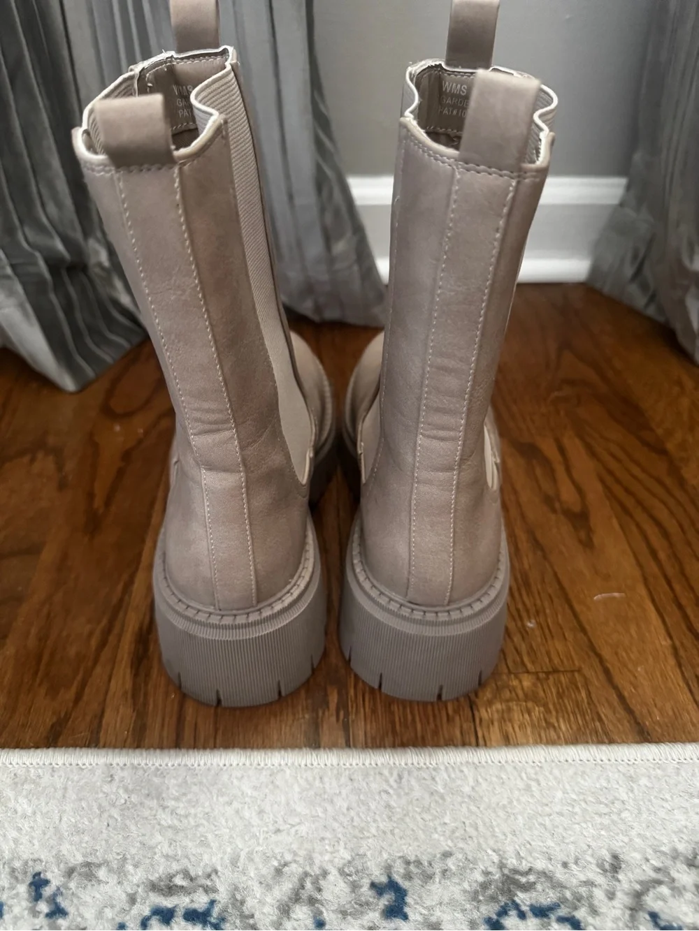 DV Dolce Vita Women's Garden Lug-Sole Chelsea Boots, Women’s Size 7 EUC 🥾🥾